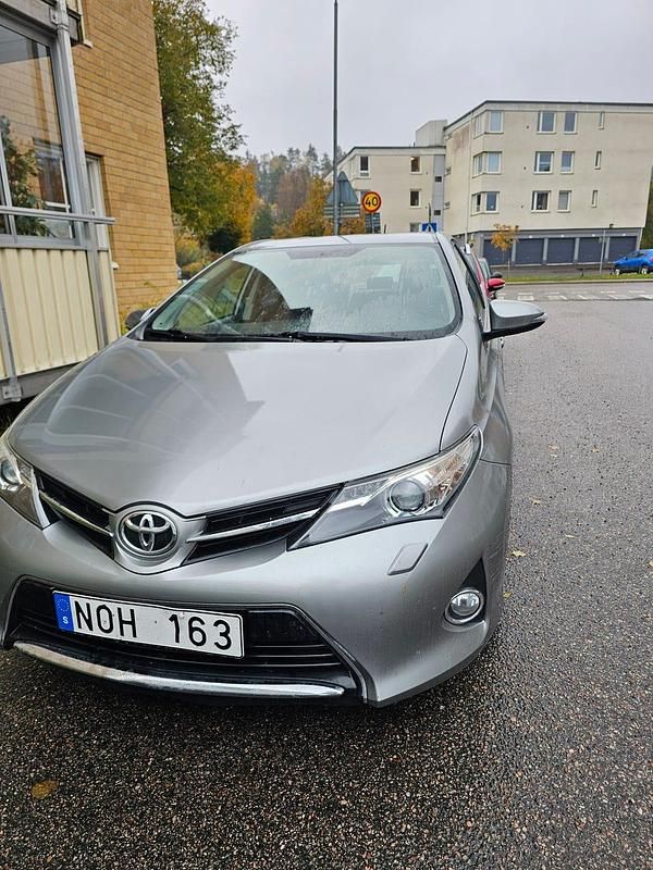 Begagnad Toyota Auris 132 HK (97 kW) 2013