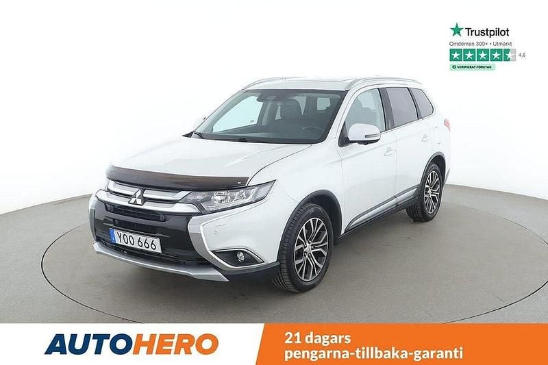 Vit Begagnad 2017 Mitsubishi Outlander SUV | 209 000 kr (Marknadspris) - Bild 1/4