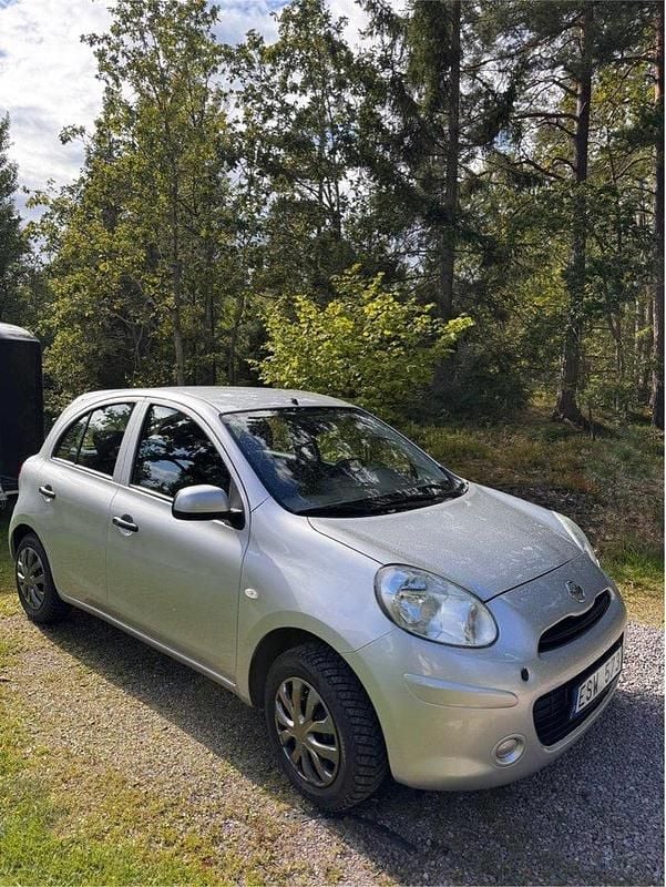 Silver Begagnad 2011 Nissan Micra Halvkombi | 50 000 kr (Marknadspris) - Bild 1/3
