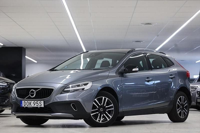 Begagnad Volvo V40 CC Momentum 151 HK (111 kW) 2019 Grå Kombi