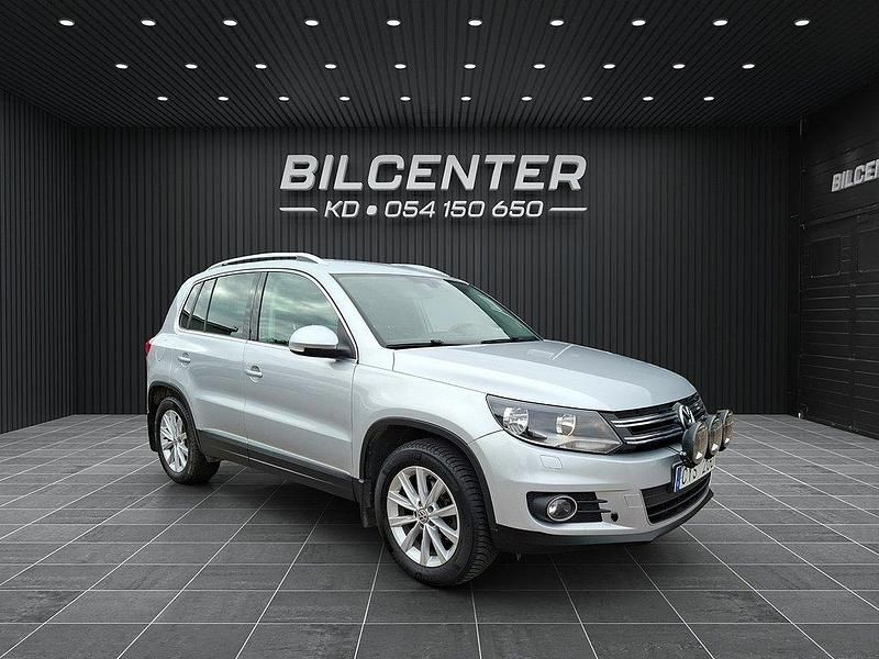 Grå Begagnad 2012 VW Tiguan Sportline SUV | 149 900 kr (Marknadspris) - Bild 1/4