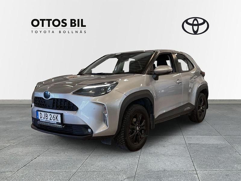 Silver Begagnad 2022 Toyota Yaris Cross Active SUV | 249 000 kr (Marknadspris) - Bild 1/4