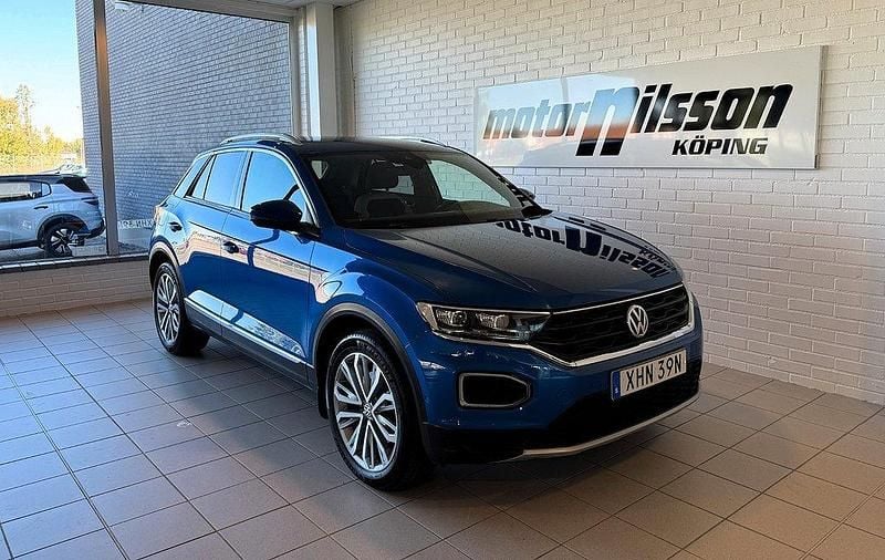 Blå (blå metallic) Begagnad 2019 VW T-Roc GT SUV | 249 500 kr (Marknadspris) - Bild 1/4