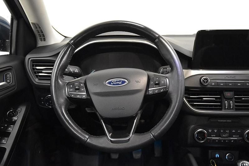 Begagnad Ford Focus Titanium 125 HK (91 kW) 2018 Blå Halvkombi