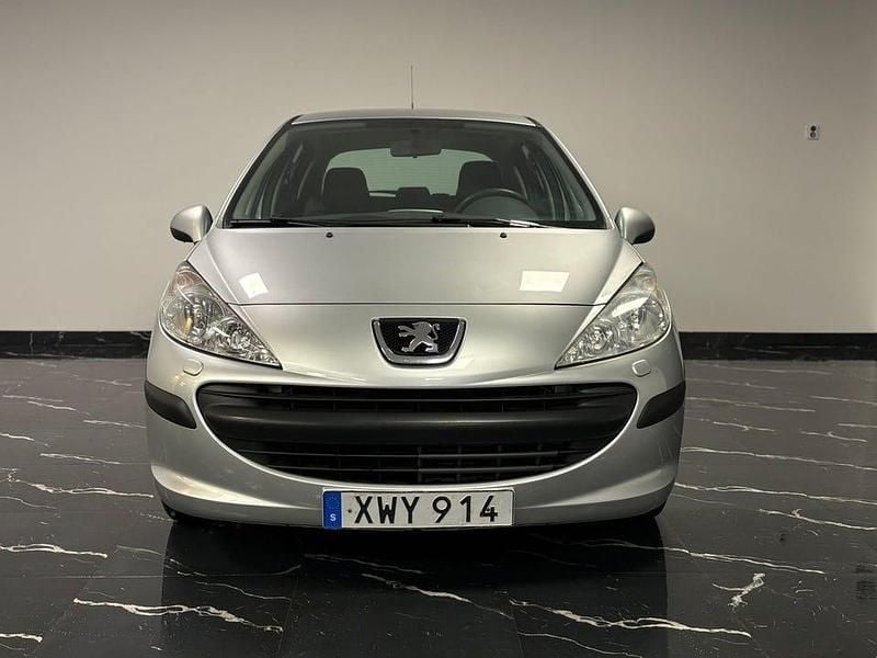 Begagnad Peugeot 207 88 HK (64 kW) 2006 Ljusgrå Halvkombi
