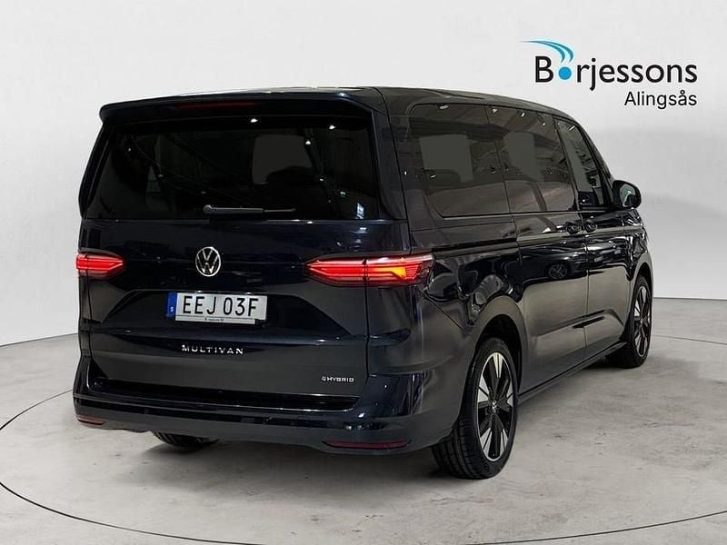 Begagnad VW Multivan 220 HK (161 kW) 2024 Blå Van