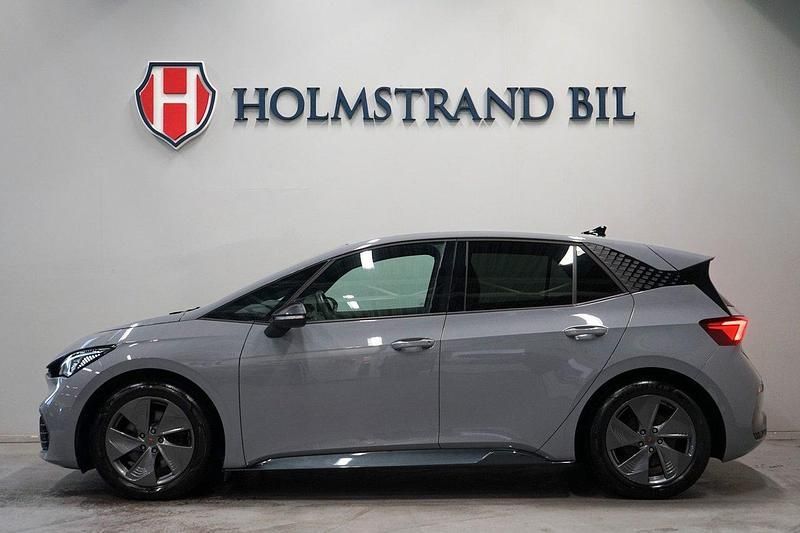 Ljusgrå (grå) Begagnad 2022 Cupra Born Halvkombi | 249 900 kr (Marknadspris) - Bild 1/2