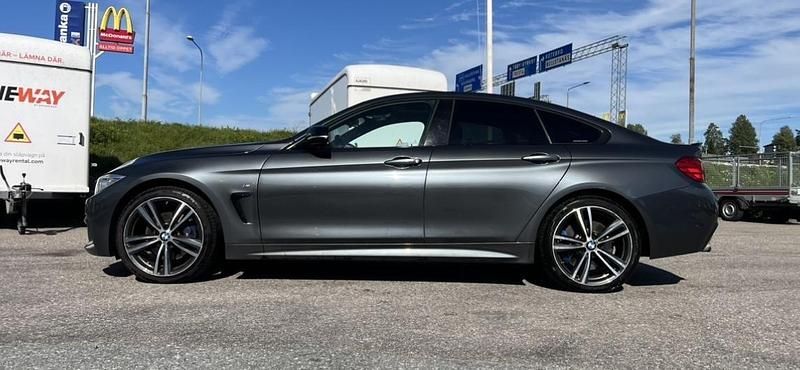 Grå Begagnad 2016 BMW 420 Gran Coupé M Sport Sportkupé | 185 000 kr (Marknadspris) - Bild 1/4