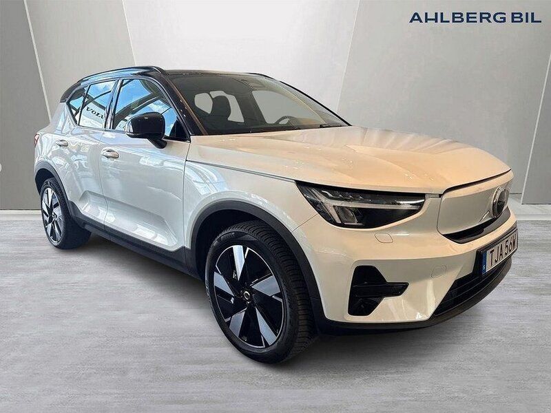 Vit Begagnad 2023 Volvo XC40 Core SUV | 449 500 kr - Bild 1/3