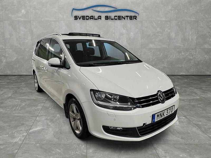 Vit Begagnad 2014 VW Sharan Minibuss | 144 500 kr (Marknadspris) - Bild 1/4