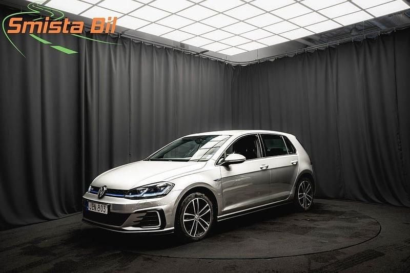 Silver Begagnad 2017 VW Golf VII GTE Halvkombi | 188 900 kr (Marknadspris) - Bild 1/3