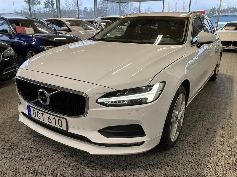 Vit metallic Begagnad 2017 Volvo V90 Momentum Kombi | 219 000 kr (Bra pris) - Bild 1/4