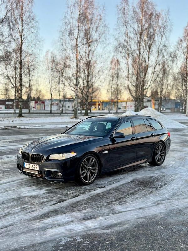 Begagnad BMW 520 M Sport 184 HK (135 kW) 2012 Carbon schwarz metallic Kombi