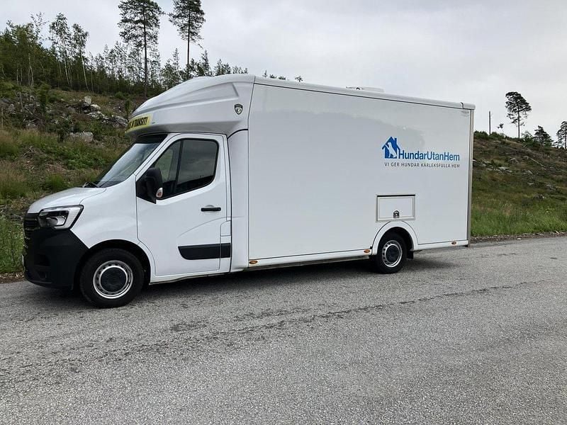 Vit Begagnad 2023 Renault Master Van | 800 000 kr - Bild 1/4