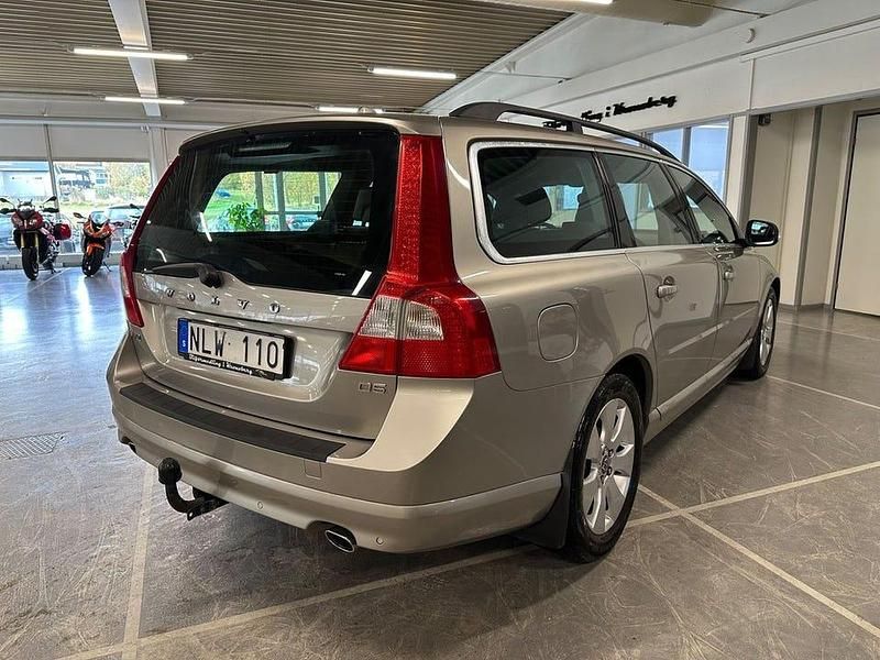 Begagnad Volvo V70 Momentum 205 HK (150 kW) 2010 Ljusbrun (brun) Kombi