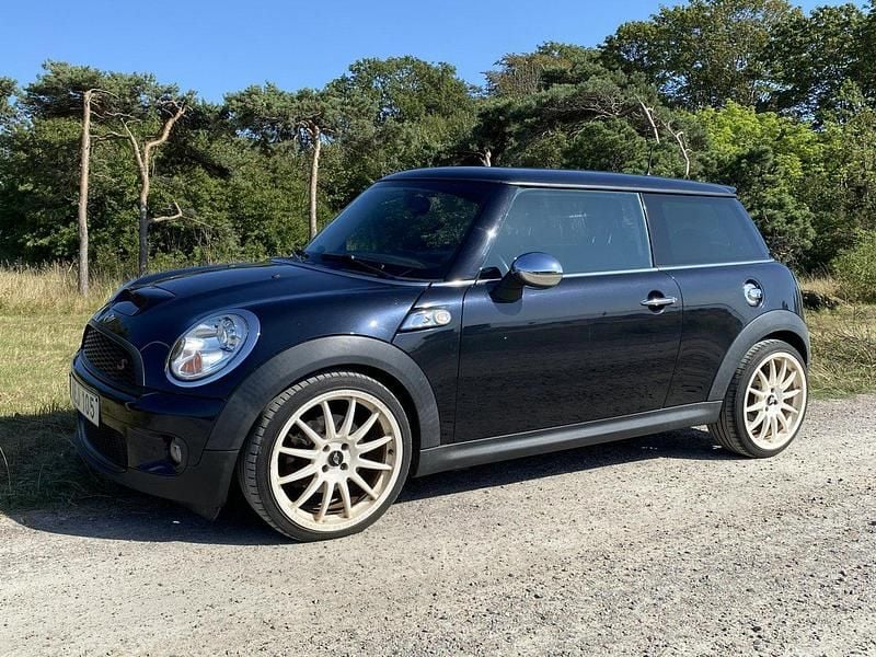 Svart Begagnad 2007 Mini Cooper S Halvkombi | 68 000 kr (Superpris) - Bild 1/4