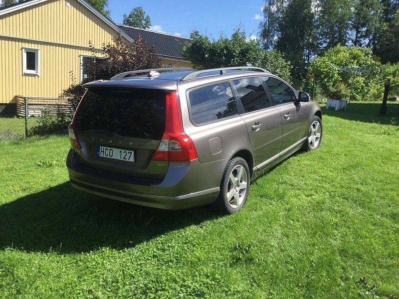 Begagnad 2009 Volvo V70 Kombi | 70 000 kr (Marknadspris) - Bild 1/4