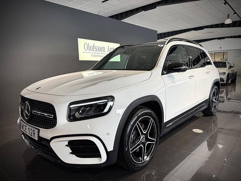 Vit Begagnad 2025 Mercedes GLB200 Advanced Plus SUV | 469 000 kr (Marknadspris) - Bild 1/4