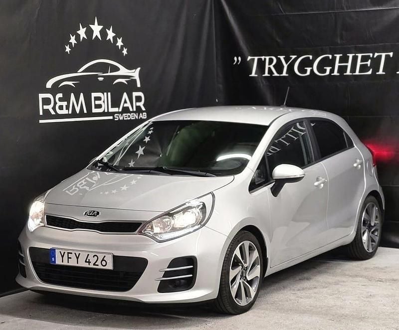 Begagnad Kia Rio 84 HK (61 kW) 2016 Grå Halvkombi