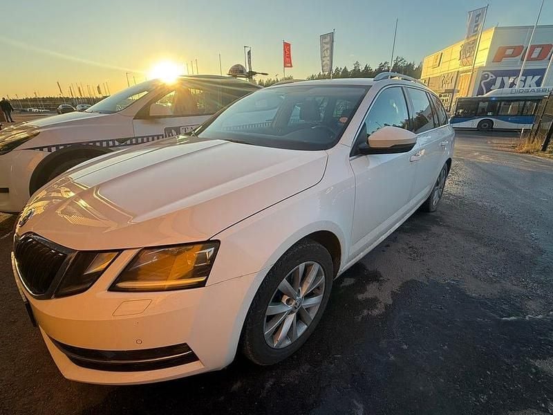 Begagnad Skoda Octavia 130 HK (95 kW) 2020 Vit färg Kombi