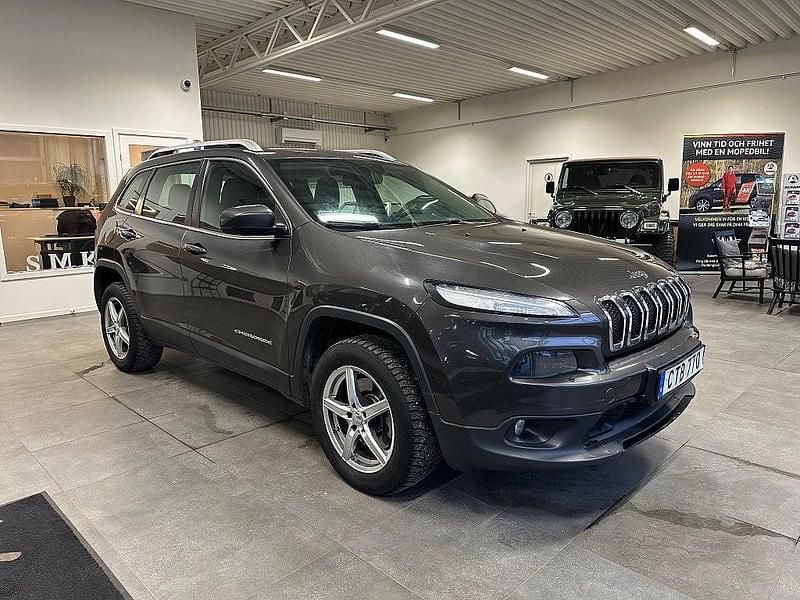 Grå Begagnad 2014 Jeep Cherokee SUV | 109 900 kr (Bra pris) - Bild 1/4