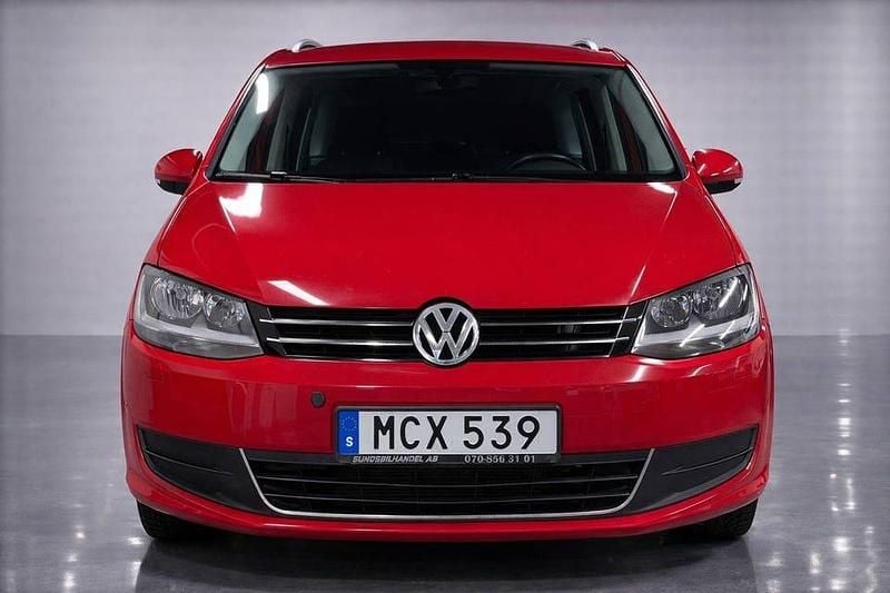Begagnad VW Sharan 140 HK (102 kW) 2011 Röd Minibuss