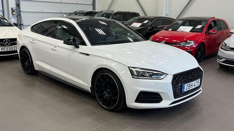 Vit Begagnad 2018 Audi A5 Sportback Proline Halvkombi | 249 000 kr (Marknadspris) - Bild 1/4