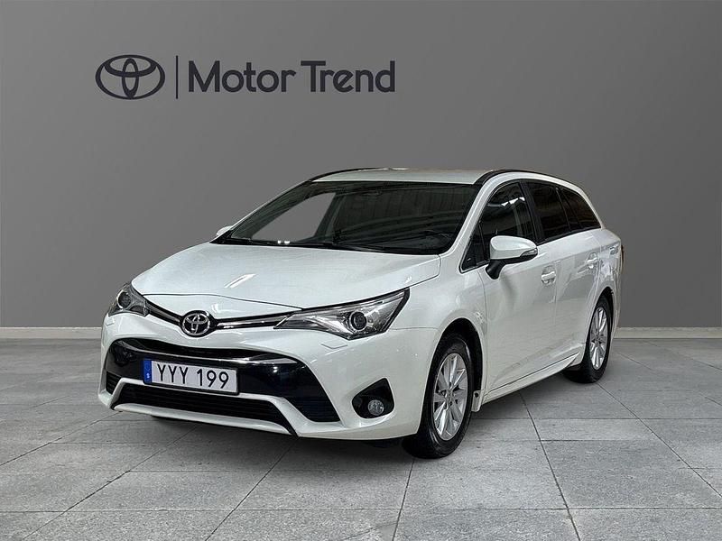 Vit Begagnad 2017 Toyota Avensis Edition Kombi | 149 000 kr (Marknadspris) - Bild 1/4