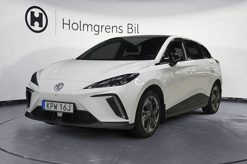 Begagnad MG MG4 EV 150 kW (204 HK) 2022 Dover white Halvkombi