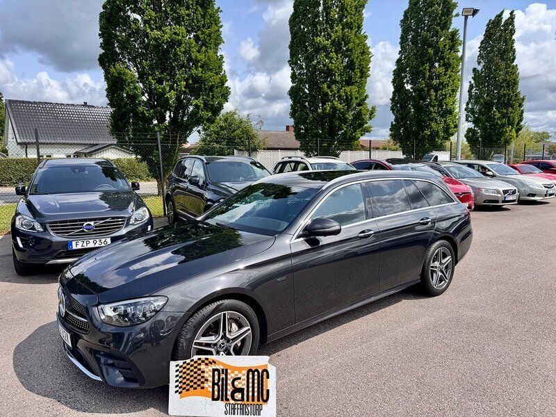 Grå Begagnad 2020 Mercedes E300 AMG line Kombi | 375 000 kr (Lite dyr) - Bild 1/4