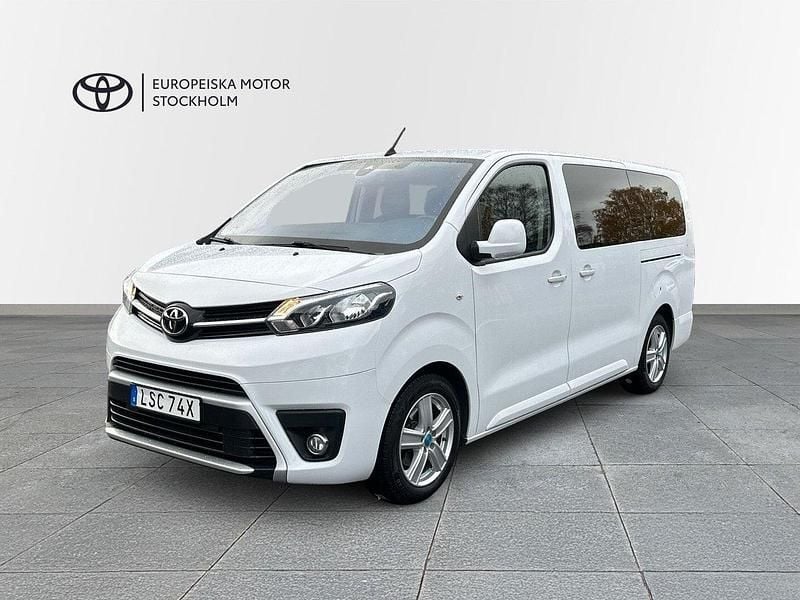 Vit Begagnad 2023 Toyota Proace Verso Kombi | 409 900 kr (Marknadspris) - Bild 1/4