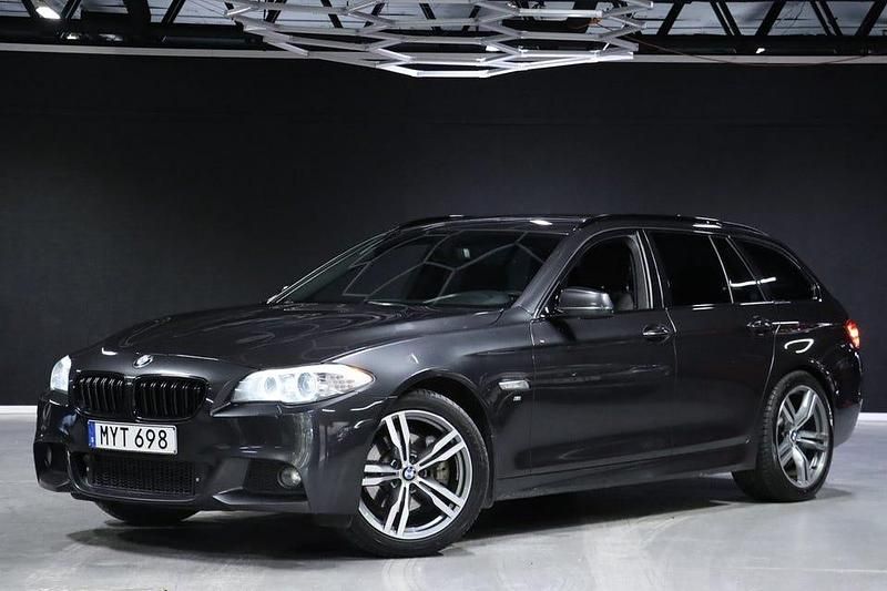 Grå Begagnad 2013 BMW 530 M Sport Kombi | 189 900 kr (Marknadspris) - Bild 1/4