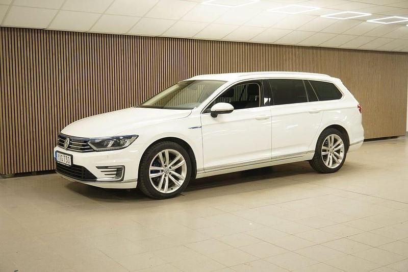 Begagnad VW Passat GTE 218 HK (160 kW) 2017 Vit Kombi