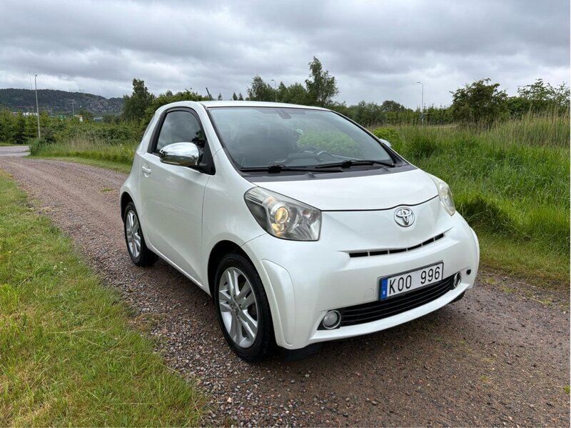 Vit Begagnad 2009 Toyota iQ Halvkombi | 35 900 kr (Bra pris) - Bild 1/4