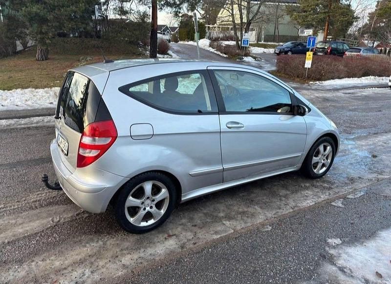 Silver Begagnad 2005 Mercedes A150 Elegance Halvkombi | 25 000 kr (Marknadspris) - Bild 1/4