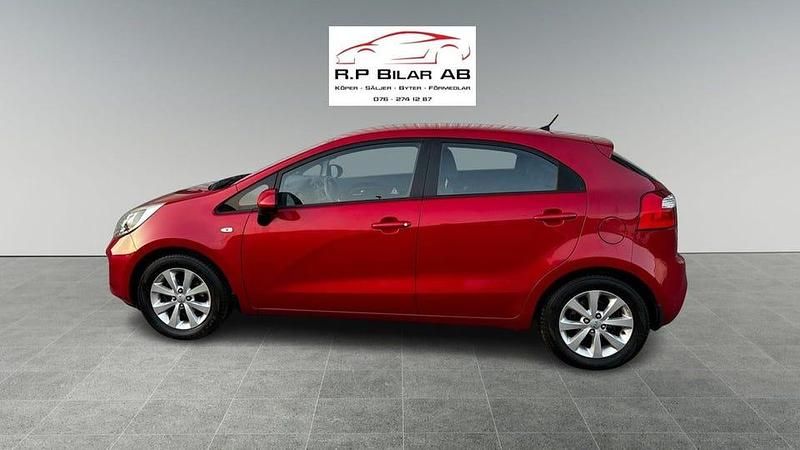 Röd Begagnad 2012 Kia Rio Halvkombi | 49 900 kr (Marknadspris) - Bild 1/4