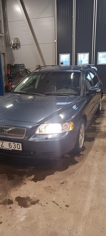 Begagnad 2007 Volvo V70 Kombi | 35 000 kr (Marknadspris) - Bild 1/4
