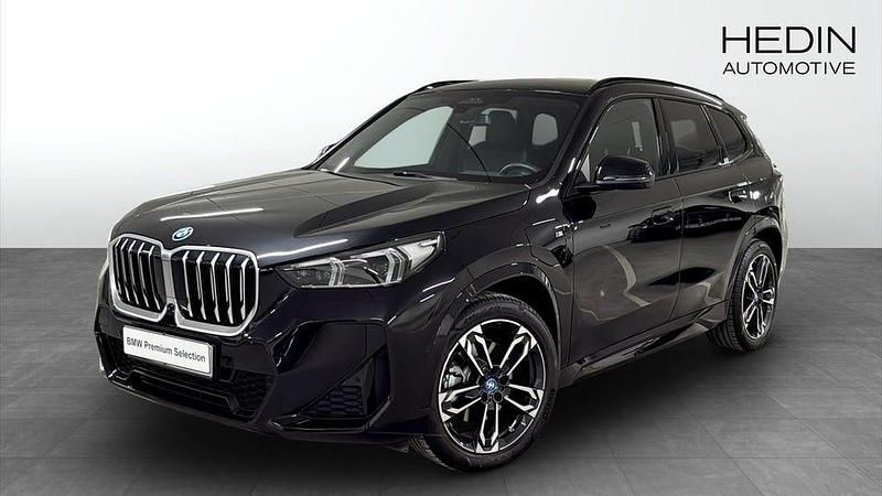 Svart Begagnad 2025 BMW X1 M Sport SUV | 568 700 kr - Bild 1/4