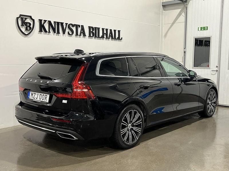 Begagnad Volvo V60 Inscription 340 HK (250 kW) 2021 Svart Kombi