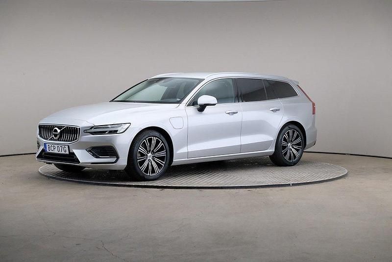 Silver Begagnad 2021 Volvo V60 Inscription Kombi | 335 000 kr (Bra pris) - Bild 1/4