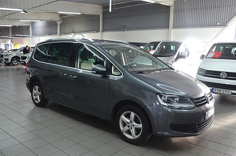 Begagnad VW Sharan 140 HK (102 kW) 2013 Grå Minibuss