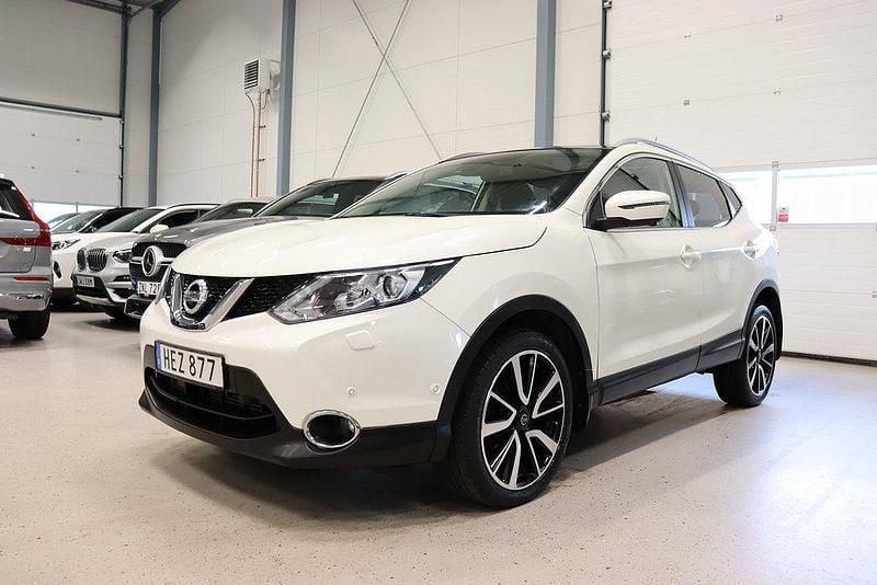 Vit Begagnad 2016 Nissan Qashqai SUV | 164 700 kr (Marknadspris) - Bild 1/4