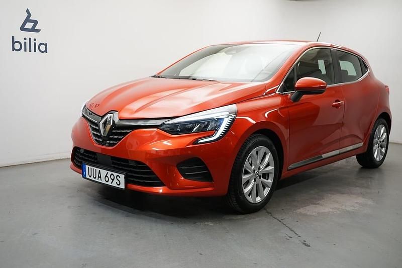 Röd Begagnad 2022 Renault Clio V Intens Halvkombi | 179 900 kr (Lite dyr) - Bild 1/4