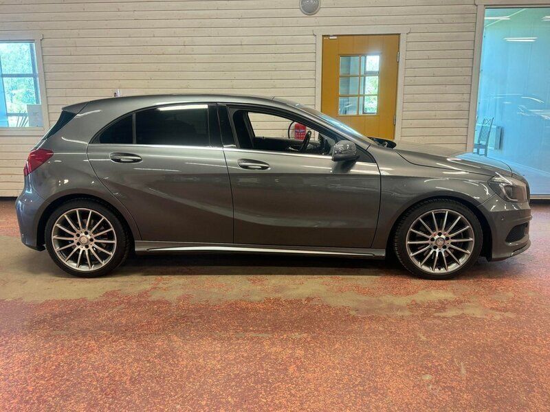 Mörkgrå Begagnad 2013 Mercedes A250 AMG Halvkombi | 179 000 kr - Bild 1/4