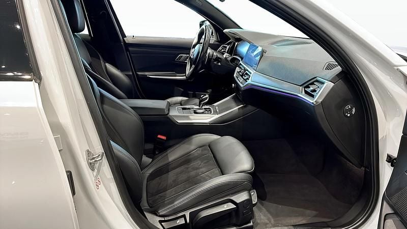 Begagnad BMW 330e M Sport 292 HK (214 kW) 2021 Vit Kombi