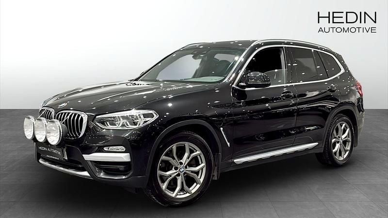 Svart Begagnad 2018 BMW X3 xLine SUV | 214 700 kr (Marknadspris) - Bild 1/4