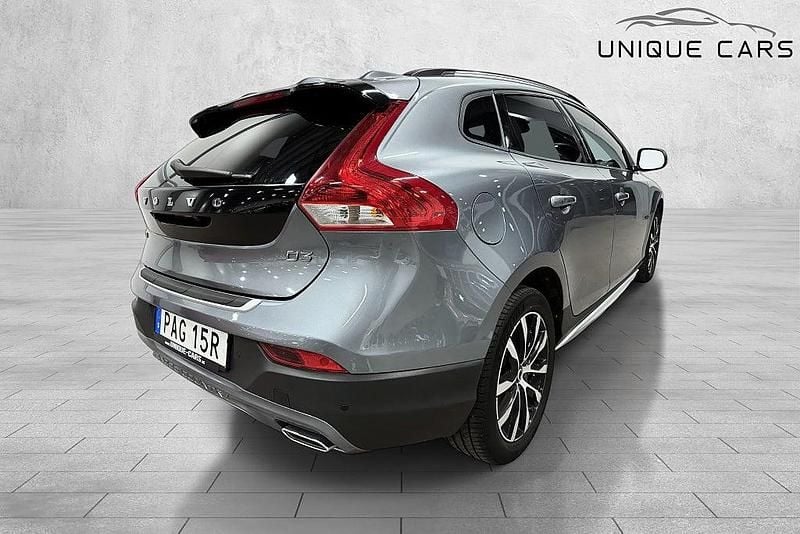 Begagnad Volvo V40 Momentum 150 HK (110 kW) 2019 Grå Halvkombi
