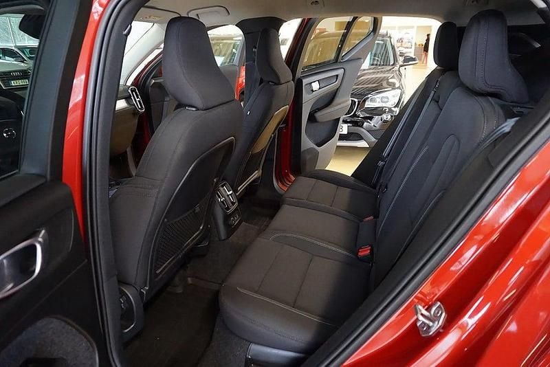 Begagnad Volvo XC40 Momentum 129 HK (94 kW) 2021 Röd SUV