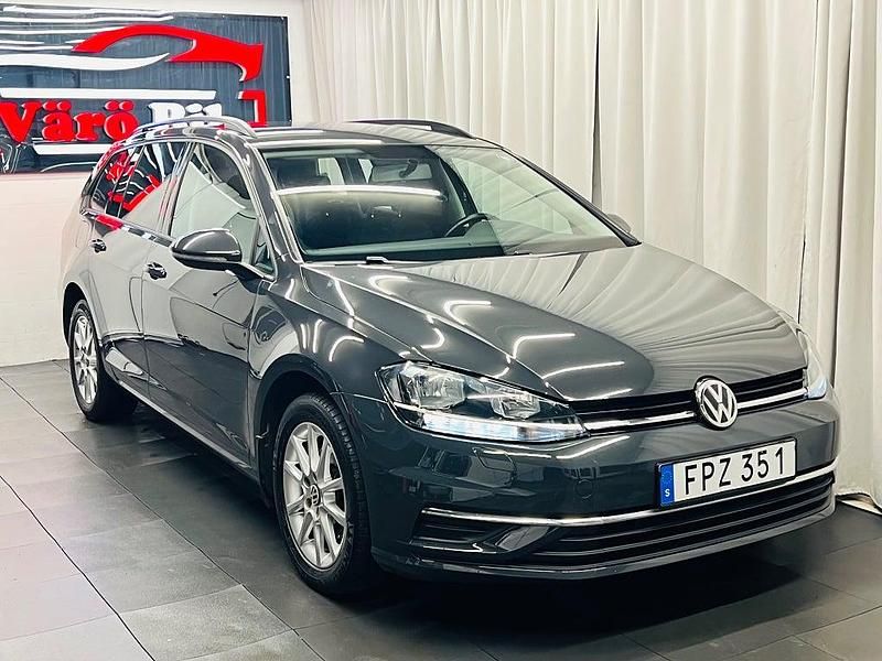 Grå Begagnad 2018 VW Golf VII Kombi | 169 900 kr (Marknadspris) - Bild 1/4