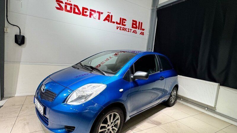 Blå Begagnad 2006 Toyota Yaris Halvkombi | 39 900 kr (Marknadspris) - Bild 1/4